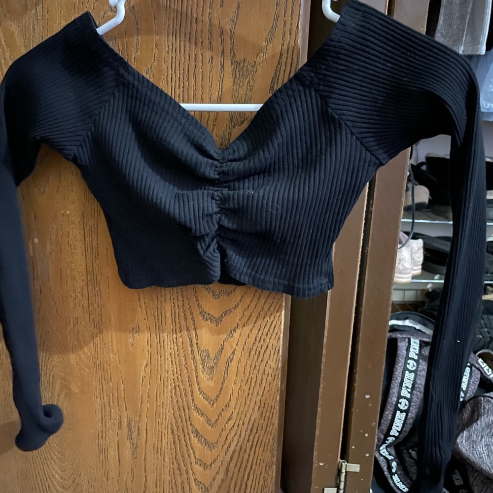 off the shoulder long sleeve crop top